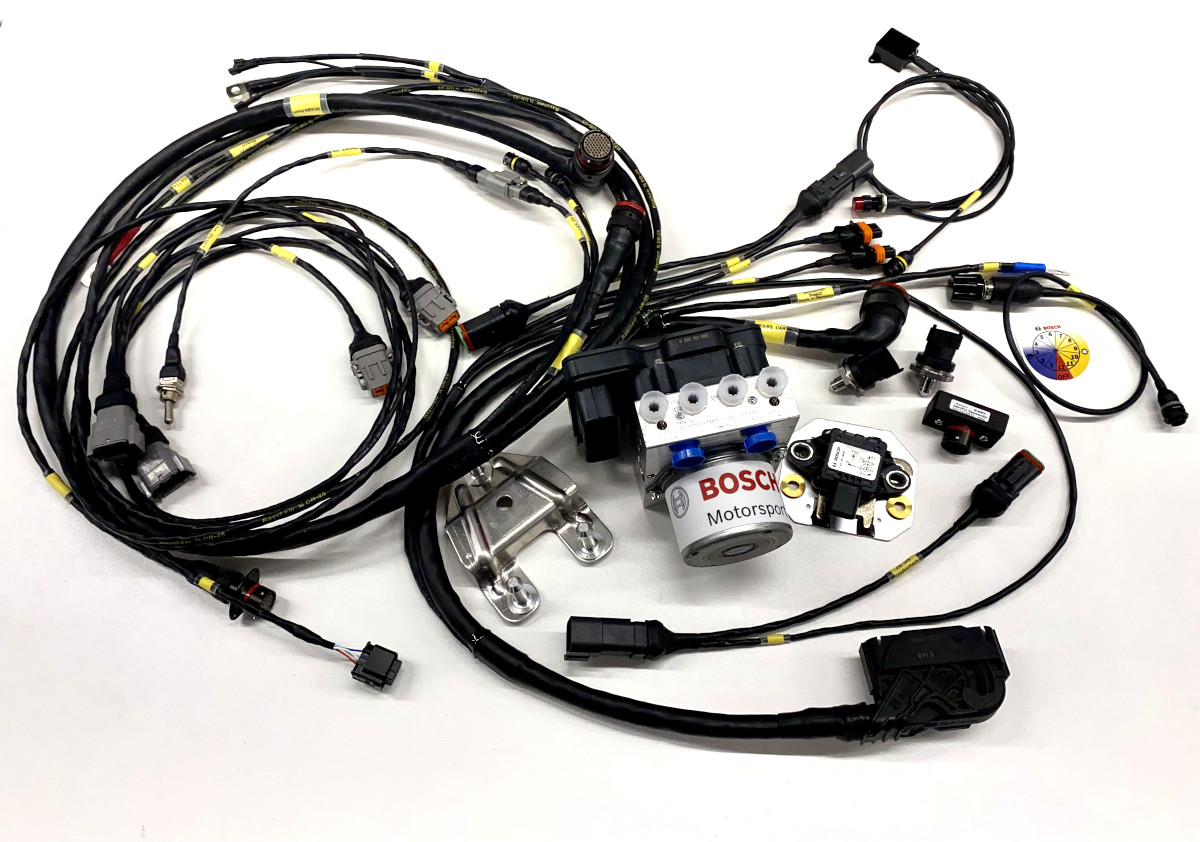 Como funciona o ABS no automobilismo — Bosch Motorsport Abs M5 Explicado 2 Bosch Motorsport Abs M5 Unidade hidráulica com ECU integrada, fornecida e configurada pela Xtra Motorsport.